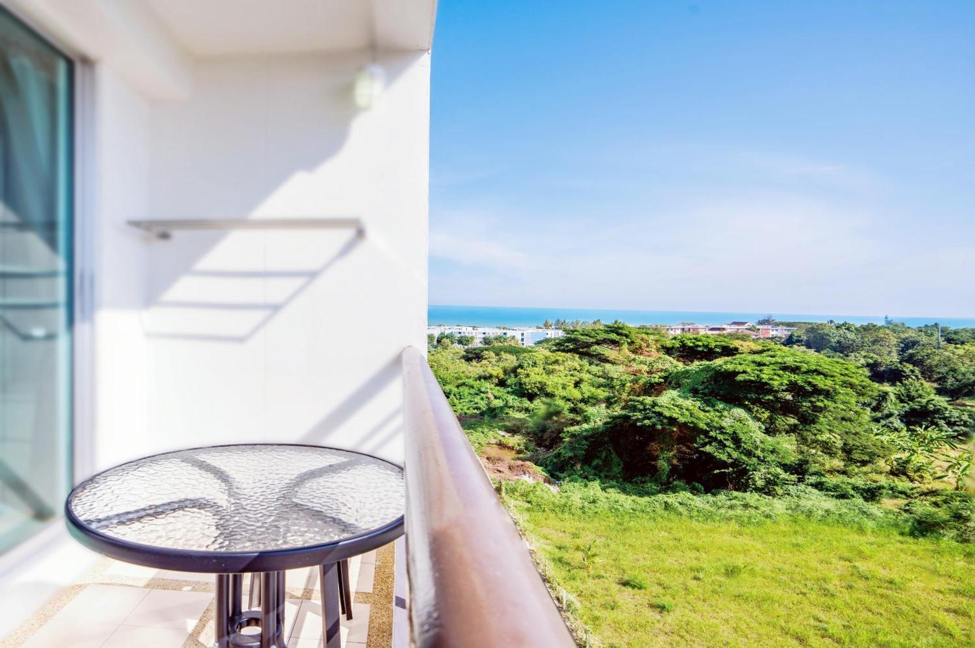 Hua Hin First - Happy Rent Apartment Екстериор снимка